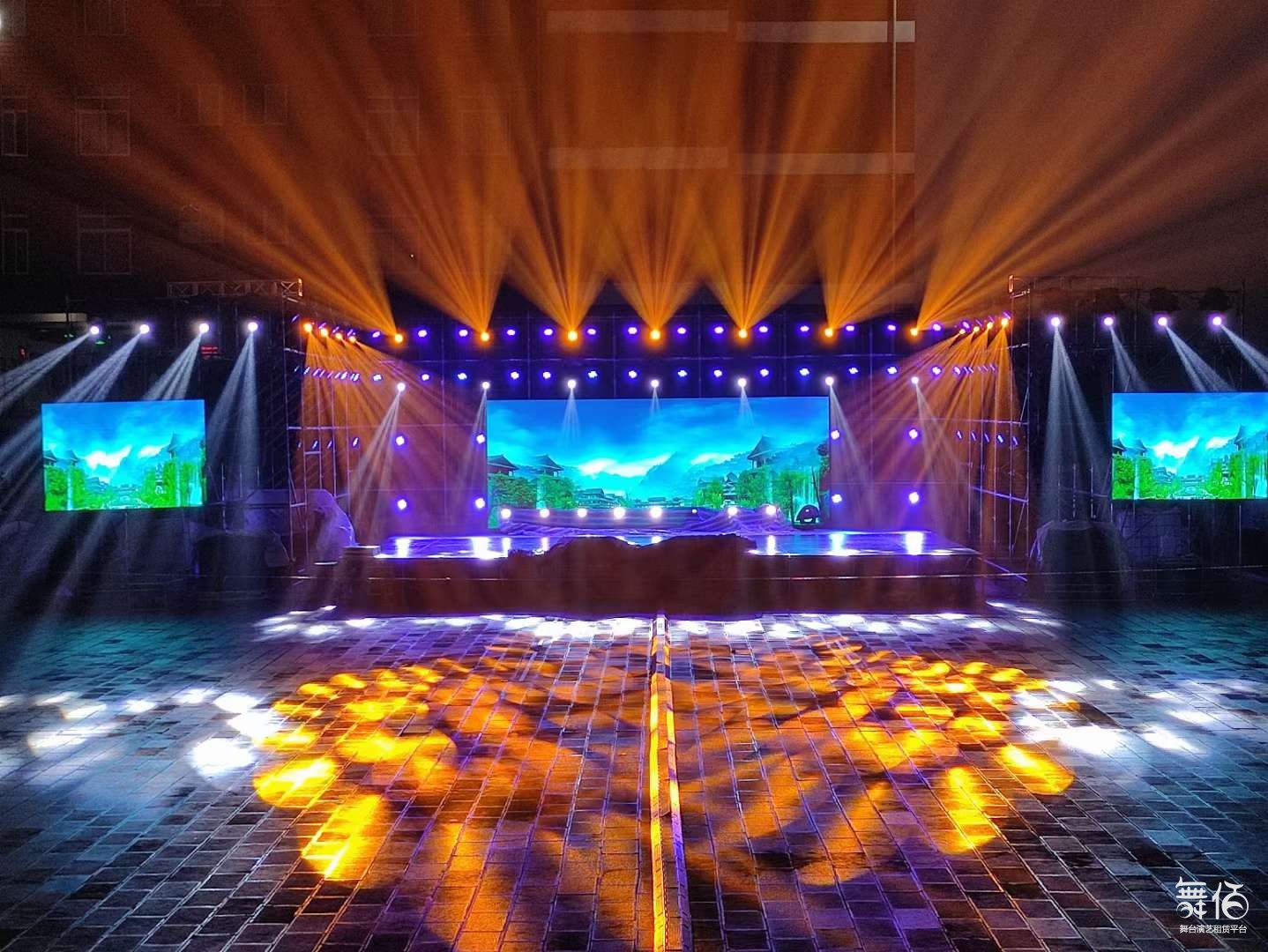 租賃舞臺燈光音響設(shè)備的全方位指南 解析邁達(dá)斯M32與百靈達(dá)X32調(diào)音控臺